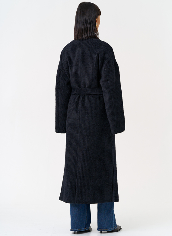 Женское длинное пальто в темно-синем цвете