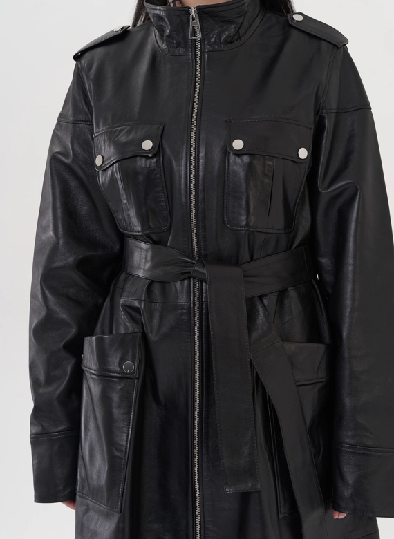 Плащ из натуральной кожи черного цвета