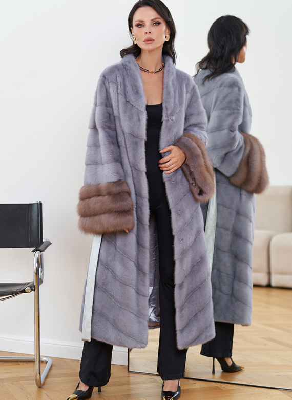 Женская шуба из меха норки с отделкой из меха куницы