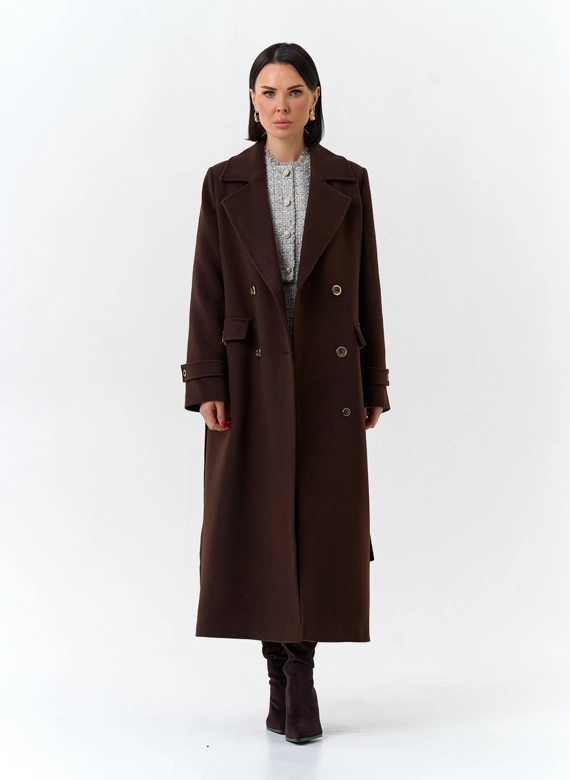 Женское пальто с английским воротником