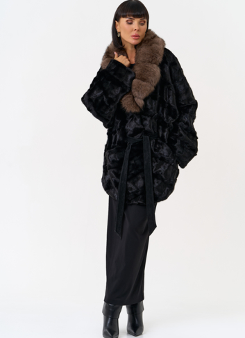 Женская шуба из меха норки  воротником из меха песца