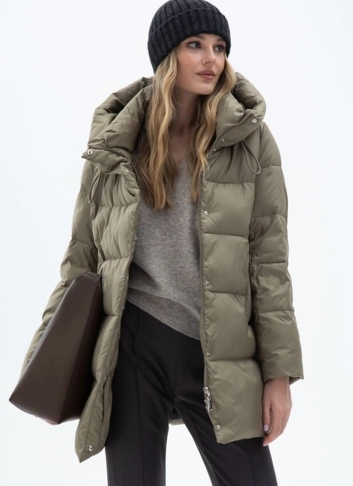 Женский пуховик с капюшоном