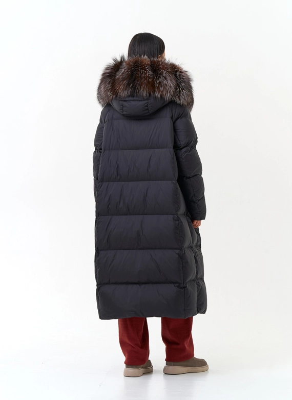 Женский пуховик с мехом блюфроста на капюшоне фото
