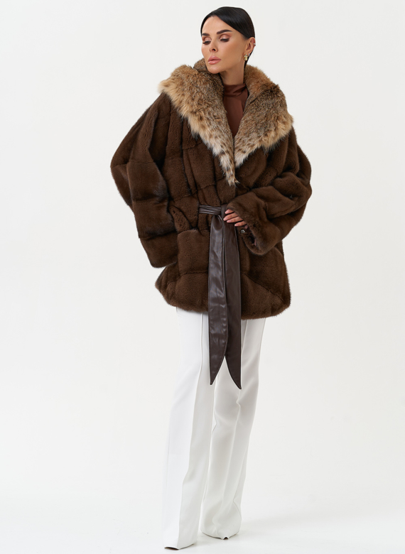 Женская шуба из меха норки с капюшоном из меха рыси