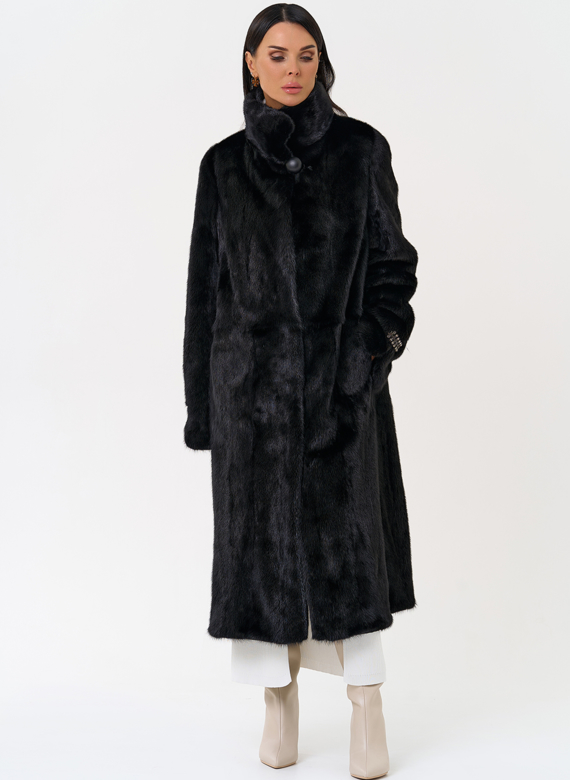 Длинная шуба с воротником стойкой