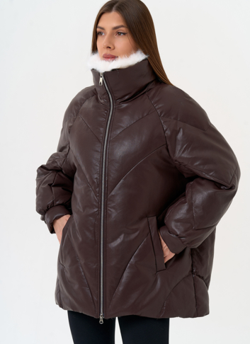 Женский пуховик из эко кожи коричневого цвета