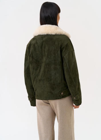 Пуховик из натуральной замши с английским воротником