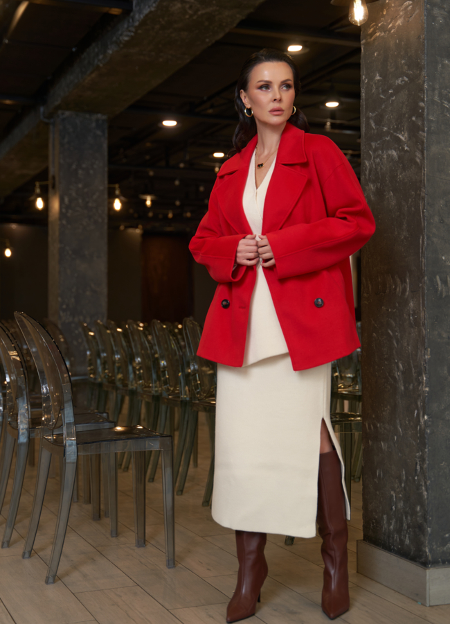 Укороченное двубортное пальто модель № 30087 меха малина